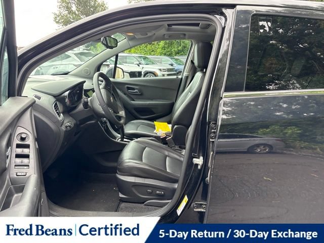 Used 2017 Chevrolet Trax Premier w/ Driver Confidence II Package AWD/4WD image 13
