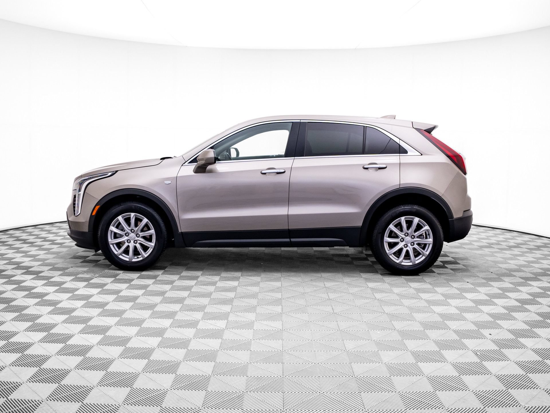 Certified 2022 Cadillac XT4 Luxury w/ Cold Weather Package AWD/4WD video 2