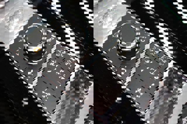 Used 2017 Land Rover Discovery HSE image 20