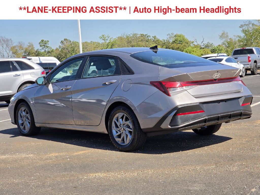Used 2024 Hyundai Elantra SEL FWD image 6