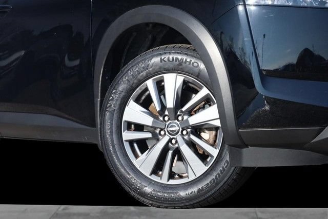 Certified 2023 Nissan Pathfinder SV w/ SV Premium Package AWD/4WD image 3