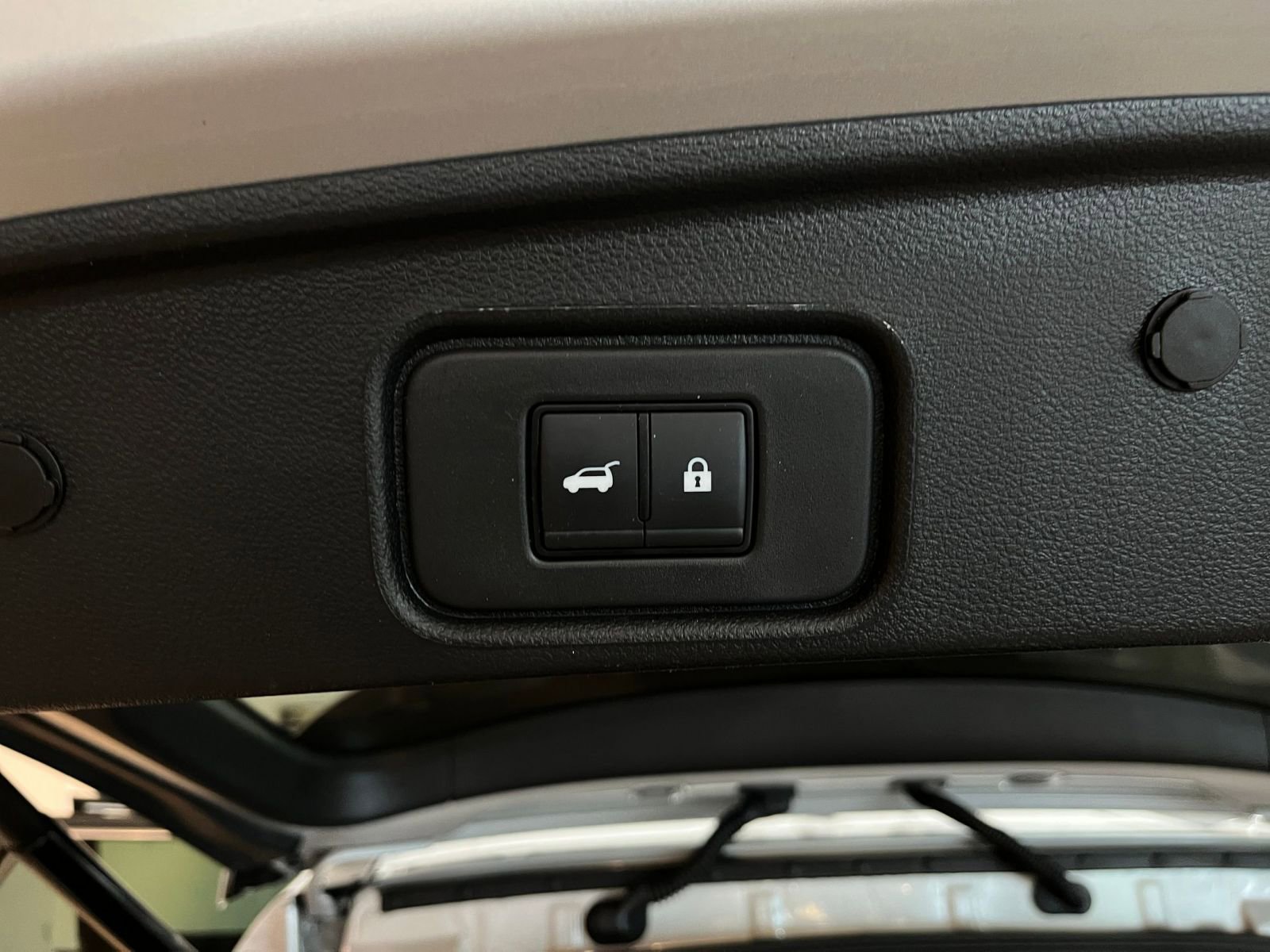 Used 2025 Nissan Pathfinder SV FWD image 23