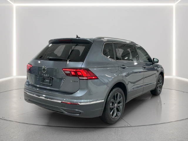 Used 2024 Volkswagen Tiguan SE w/ Panoramic Sunroof Package AWD/4WD image 6