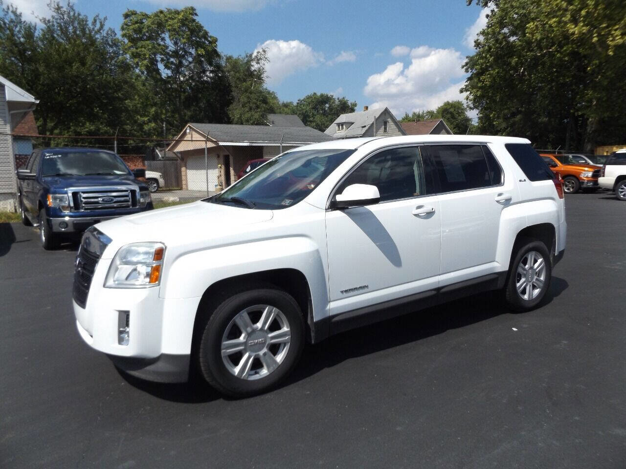 Used 2015 GMC Terrain SLE image 1