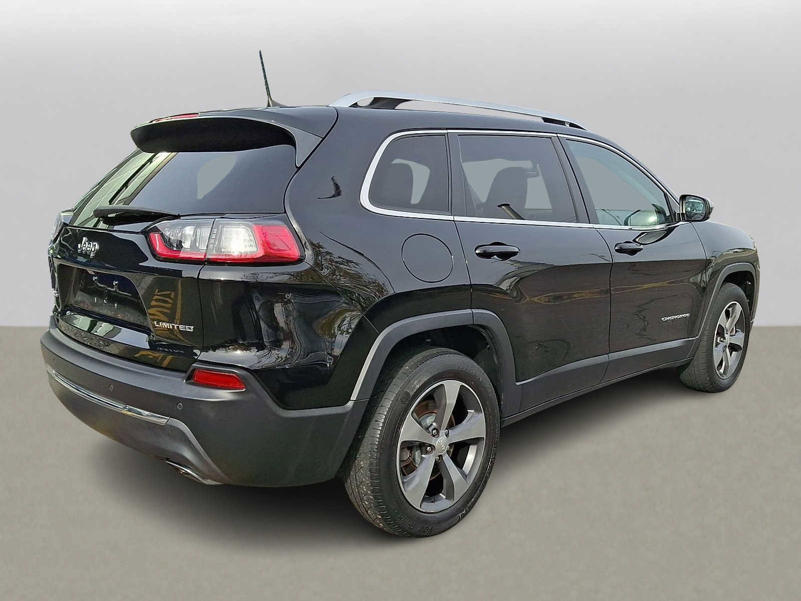 Used 2019 Jeep Cherokee Limited image 4