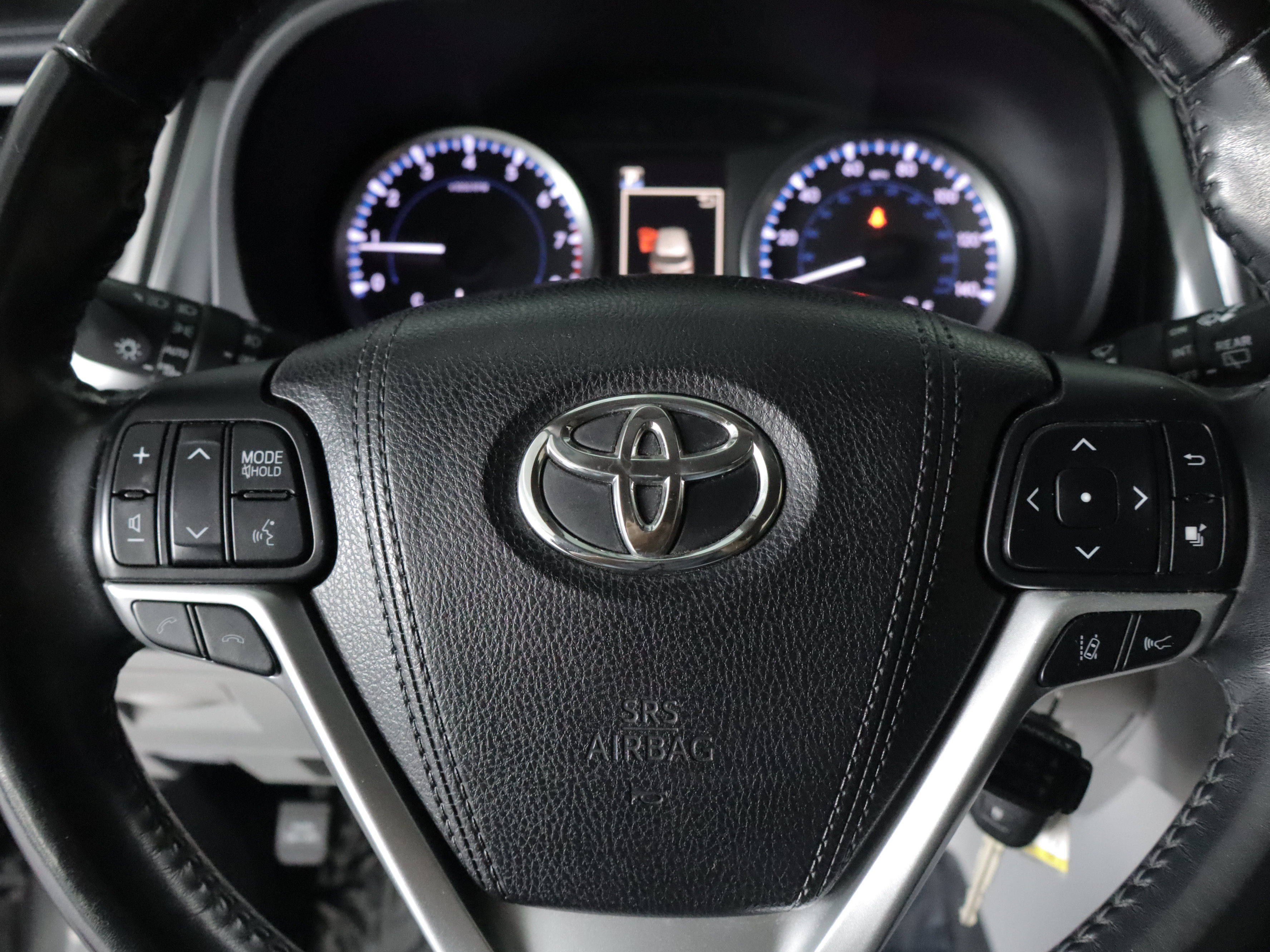 Used 2018 Toyota Highlander Plus AWD/4WD image 14