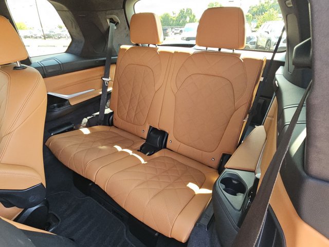 Used 2025 BMW X7 xDrive40i w/ M Sport Package AWD/4WD image 19