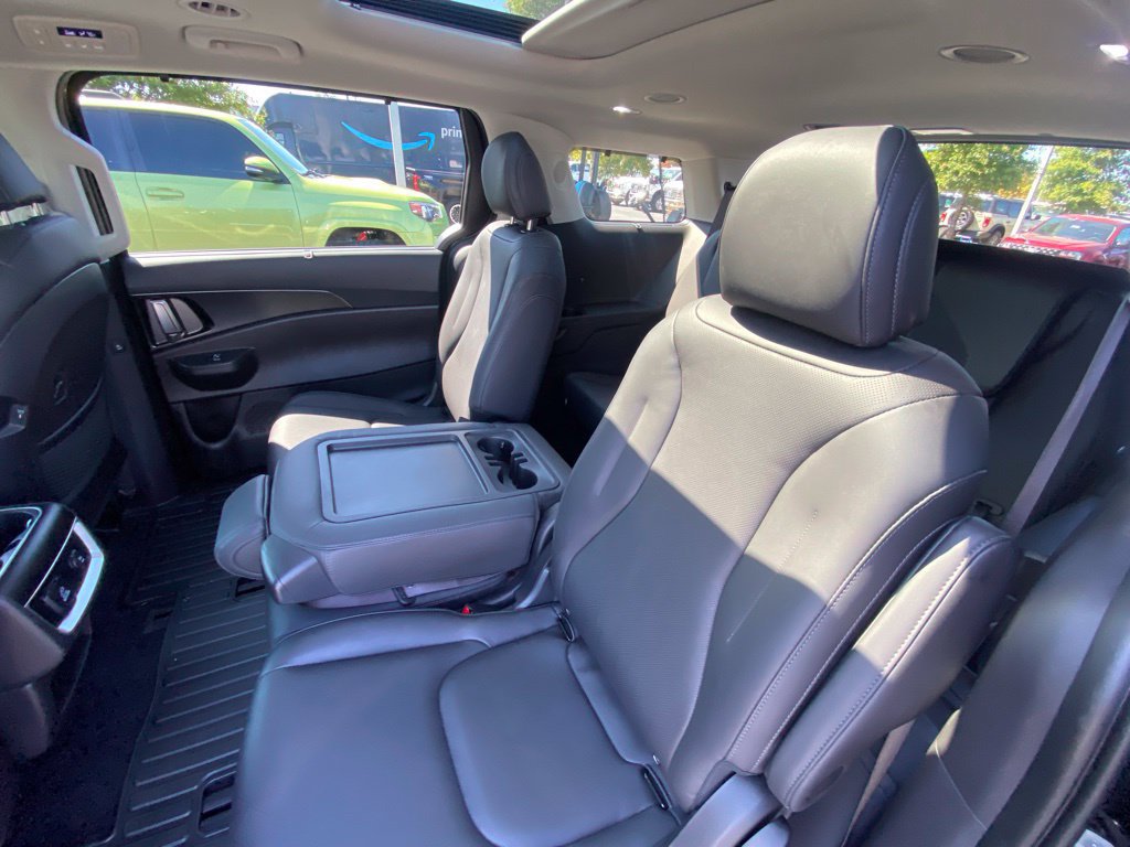 Used 2026 Kia Carnival SX w/ SX Dark Edition Package FWD image 28