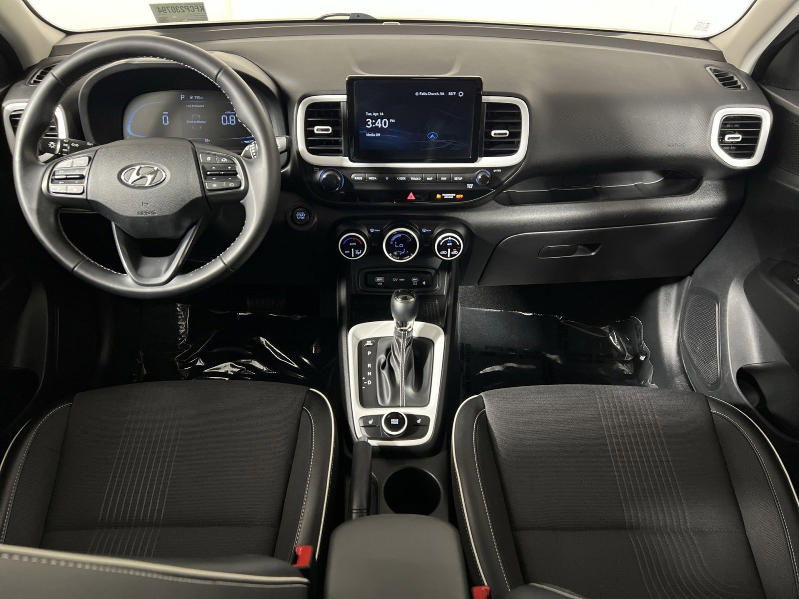 Used 2023 Hyundai Venue Limited image 22