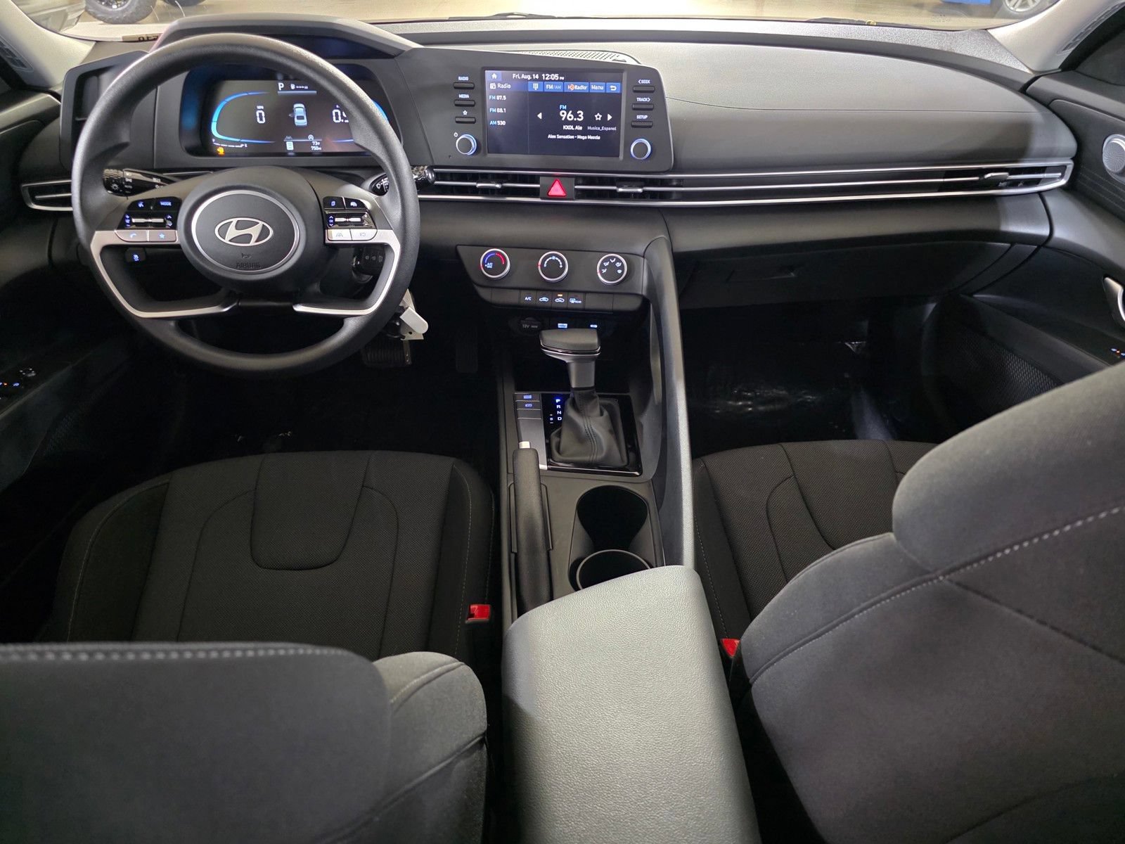 Used 2026 Hyundai Elantra SE FWD image 18
