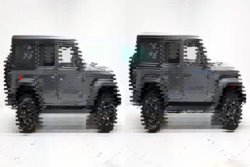 Used 2023 Jeep Wrangler Unlimited w/ Cold Weather Group image 3