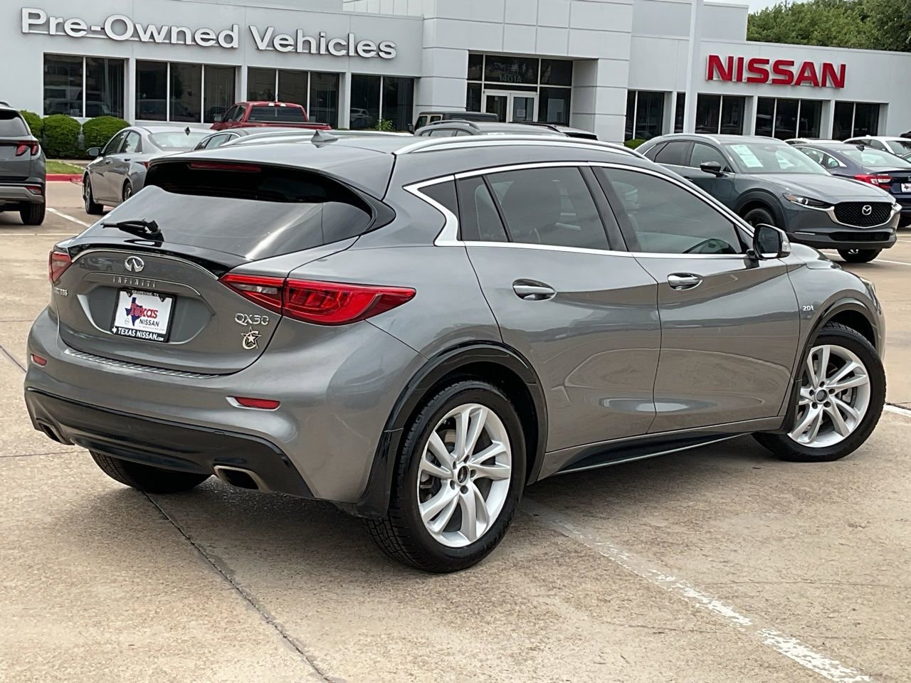 Used 2018 INFINITI QX30 image 5