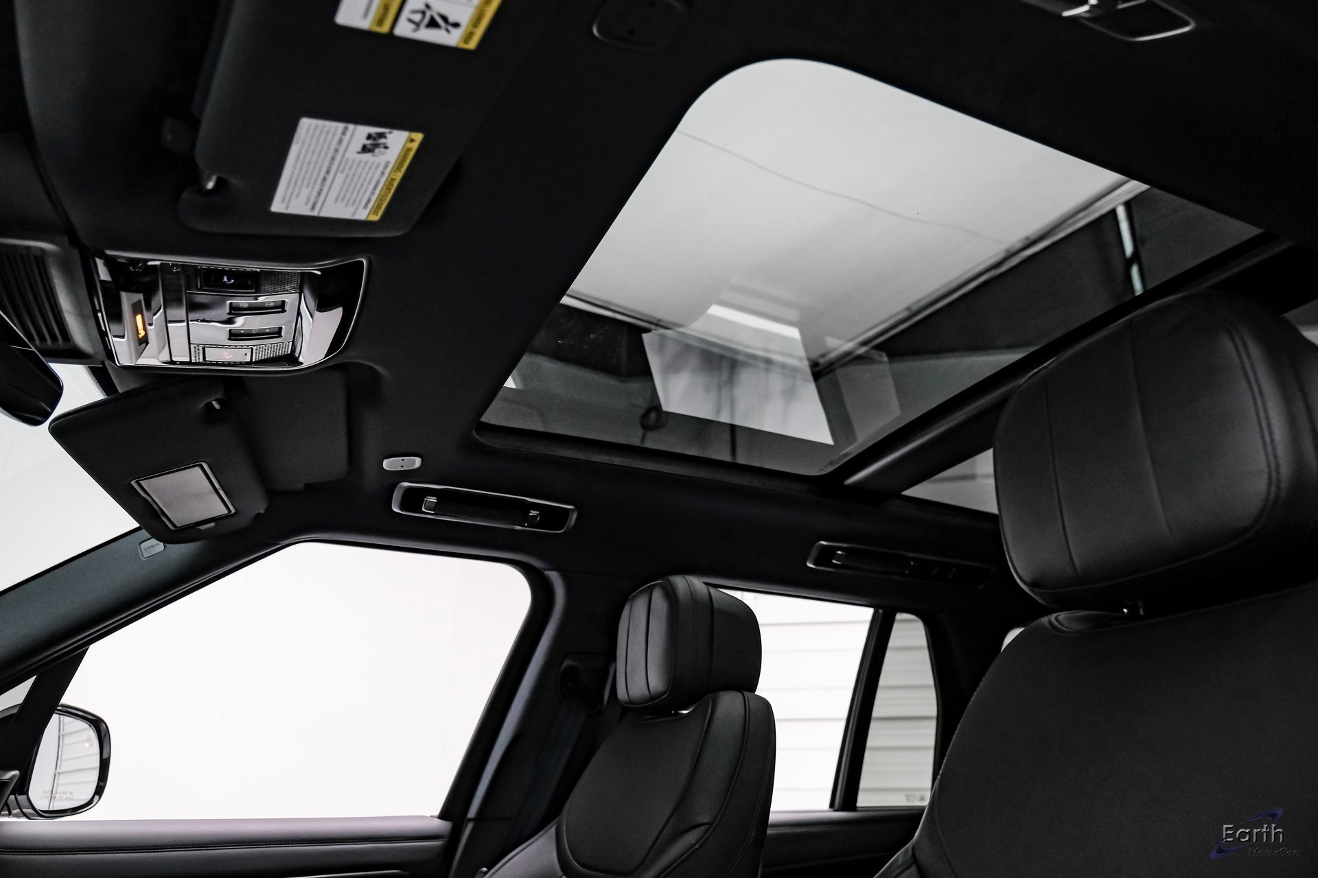 Used 2024 Land Rover Range Rover SE image 35