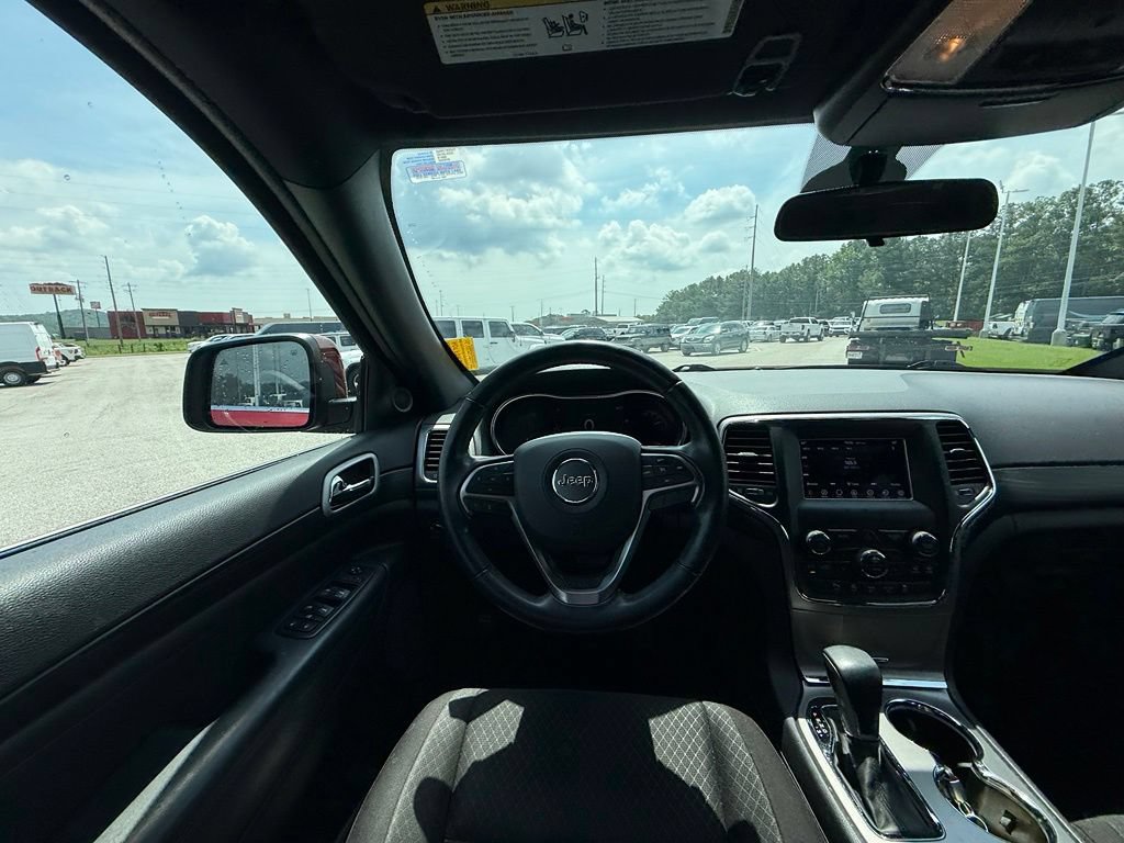 Used 2021 Jeep Grand Cherokee Laredo RWD image 10