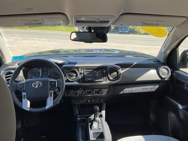 Used 2019 Toyota Tacoma SR5 AWD/4WD image 16
