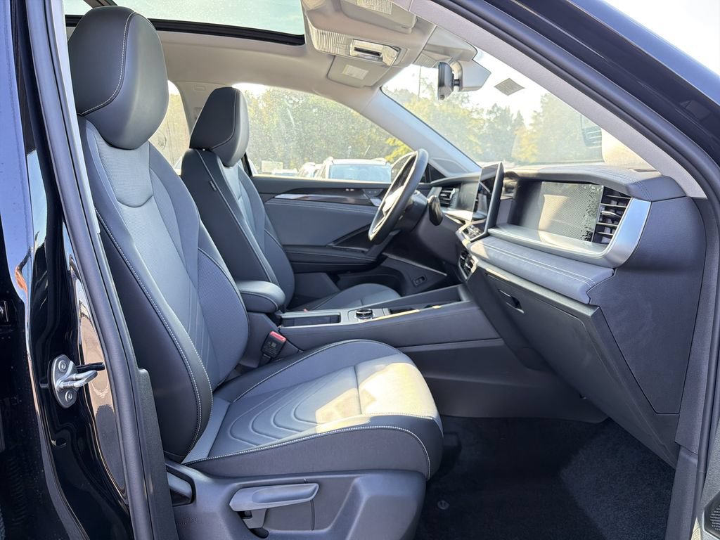 New 2026 Volkswagen Tiguan SE FWD image 18