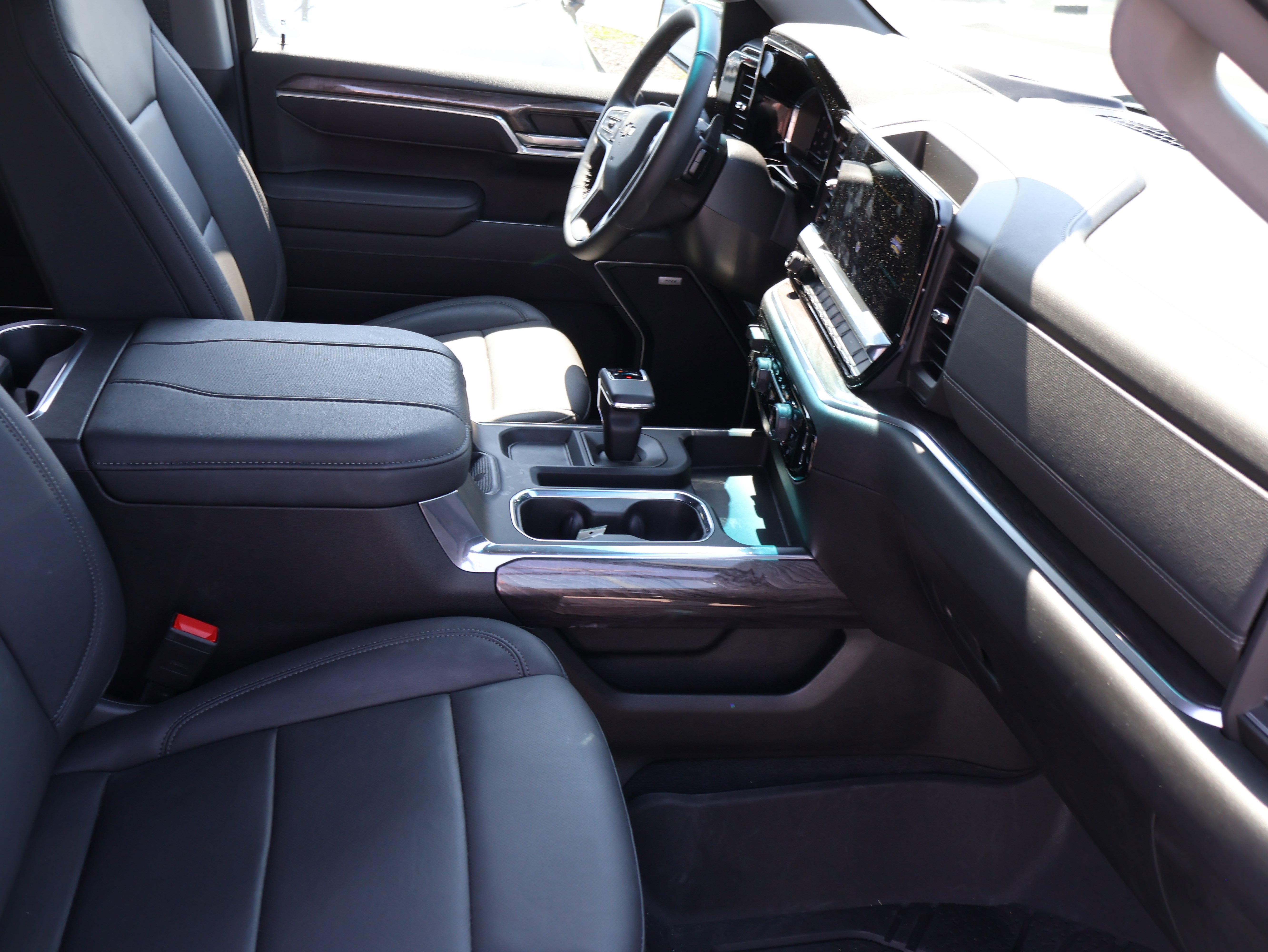 Used 2025 Chevrolet Silverado 1500 LTZ w/ LTZ Convenience Package II image 10