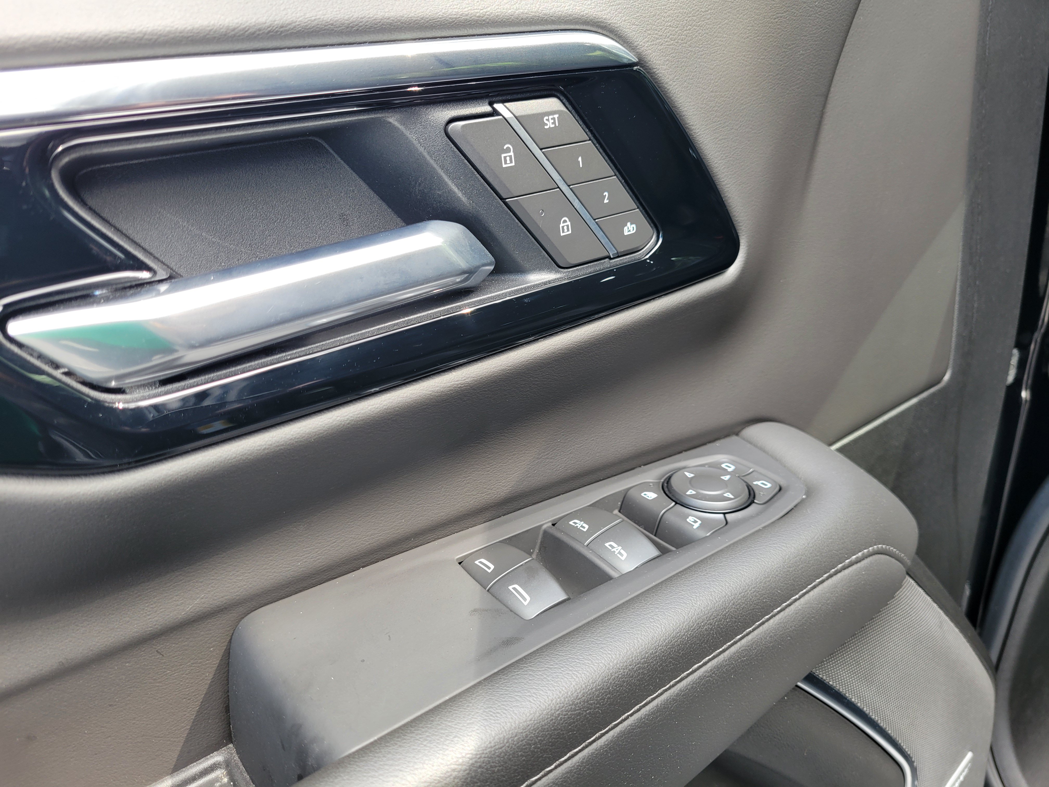 Used 2026 Chevrolet Suburban LT w/ Comfort Package RWD image 31
