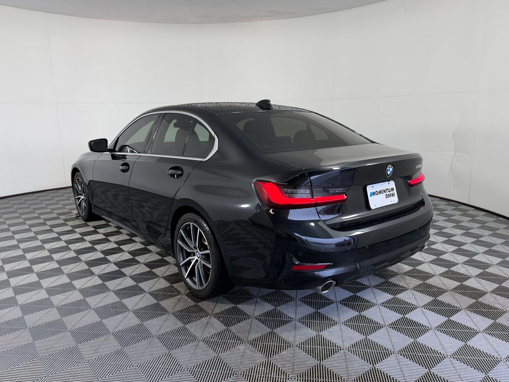 Used 2019 BMW 330i Sedan w/ Convenience Package RWD image 3