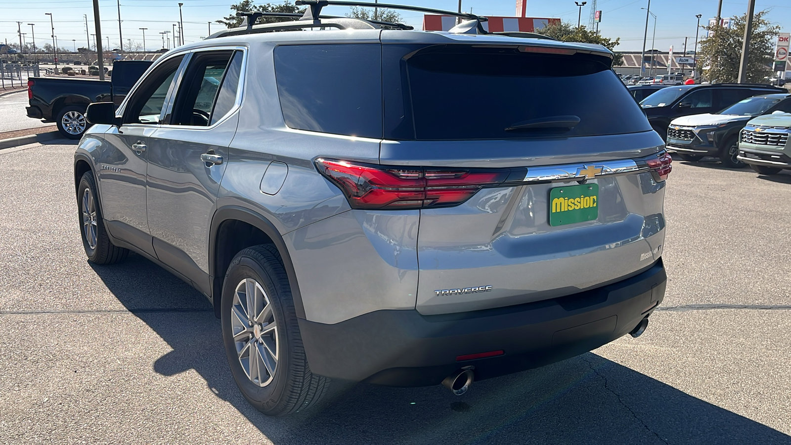 Used 2023 Chevrolet Traverse LT image 6