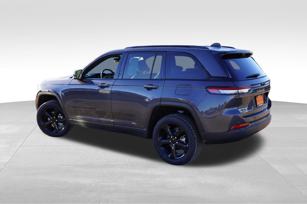 Certified 2025 Jeep Grand Cherokee Limited w/ Luxury Tech Group II AWD/4WD image 8