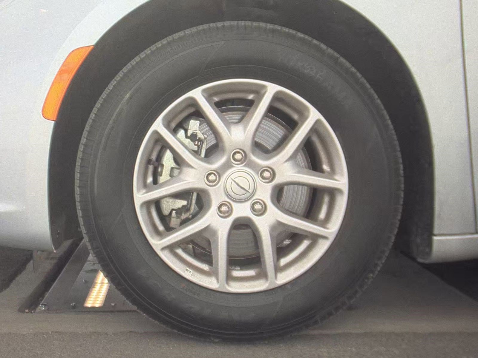 Used 2026 Chrysler Pacifica Select image 10