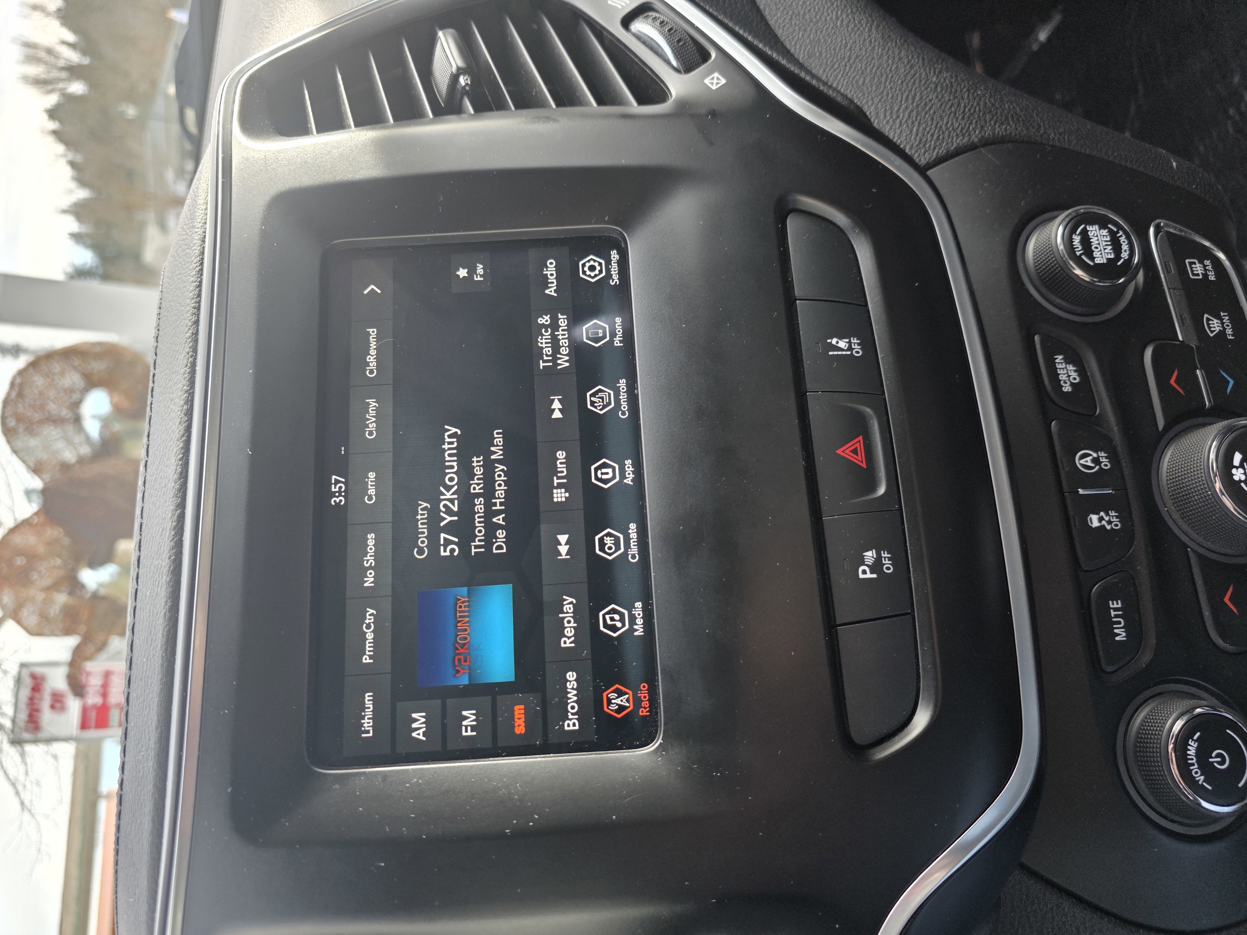 Used 2020 Jeep Cherokee Latitude Lux w/ Comfort/Convenience Group image 11