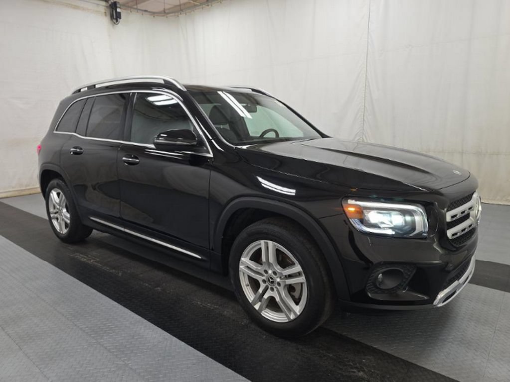 Used 2023 Mercedes-Benz GLB 250 4MATIC w/ Premium Package image 3
