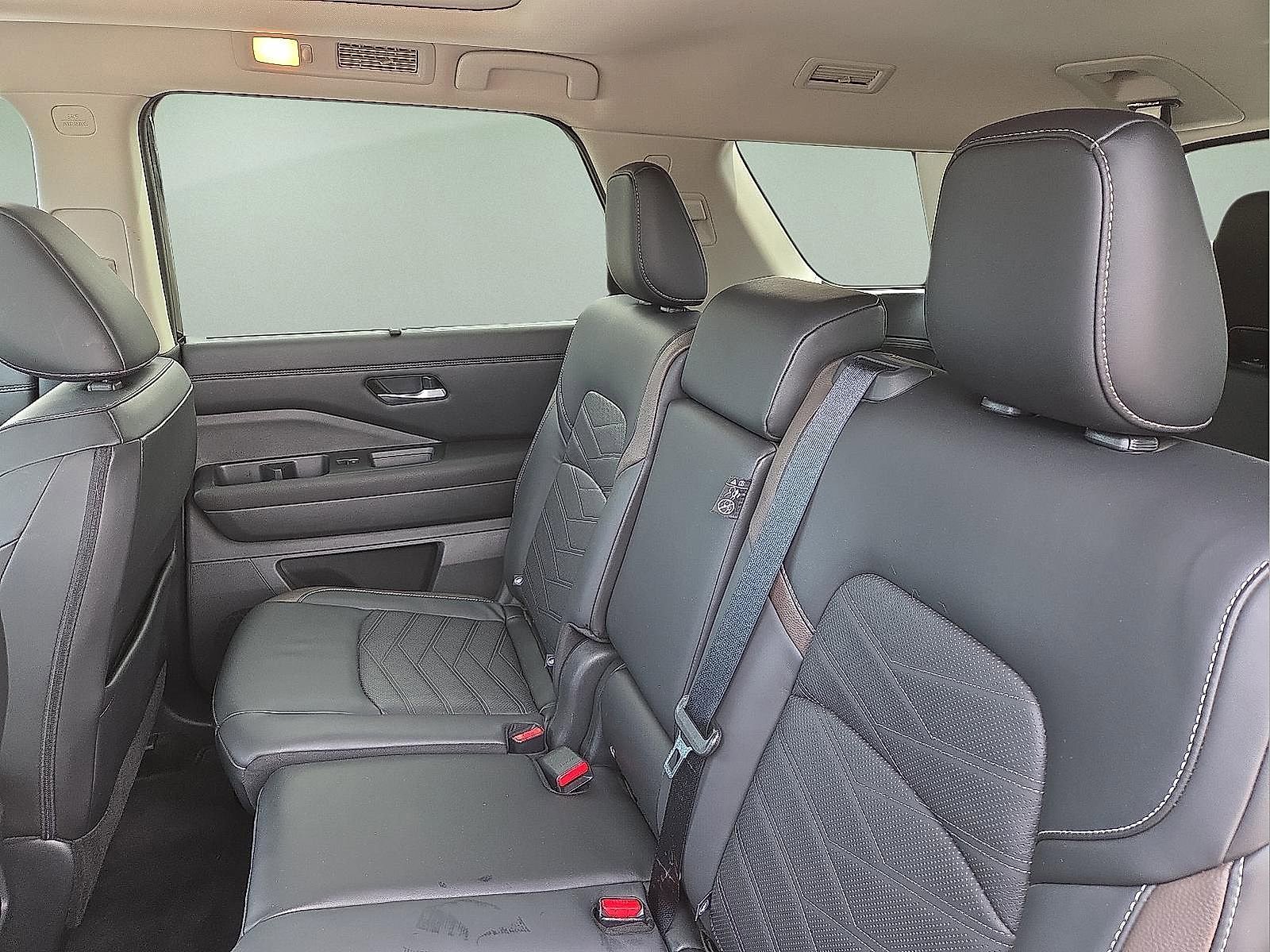 Used 2025 Nissan Pathfinder Platinum w/ Cargo Package AWD/4WD image 10