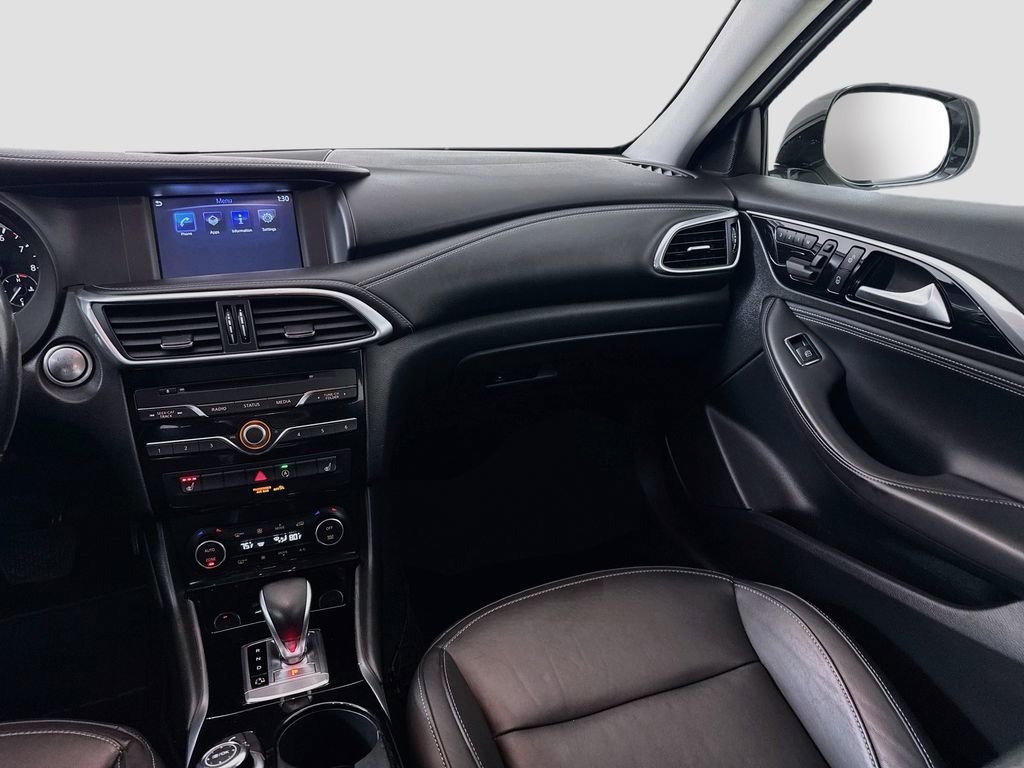 Used 2018 INFINITI QX30 AWD image 18