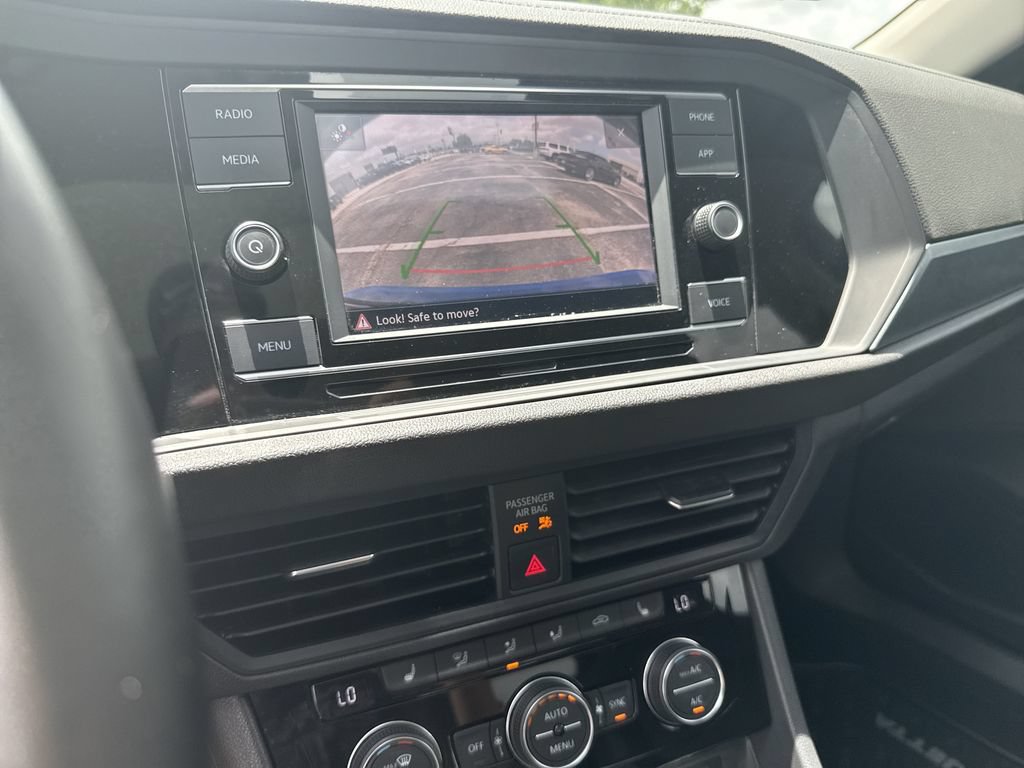 Used 2023 Volkswagen Jetta SE FWD image 21
