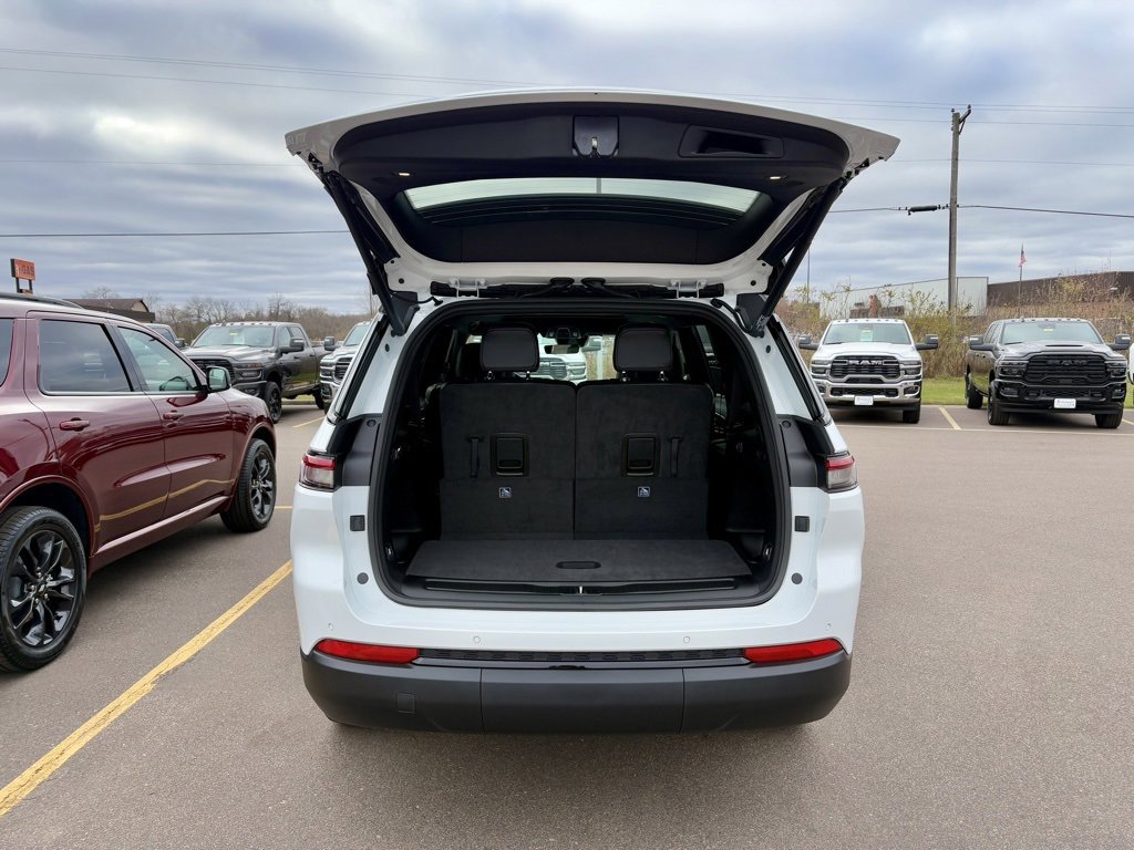New 2025 Jeep Grand Cherokee L Limited image 5