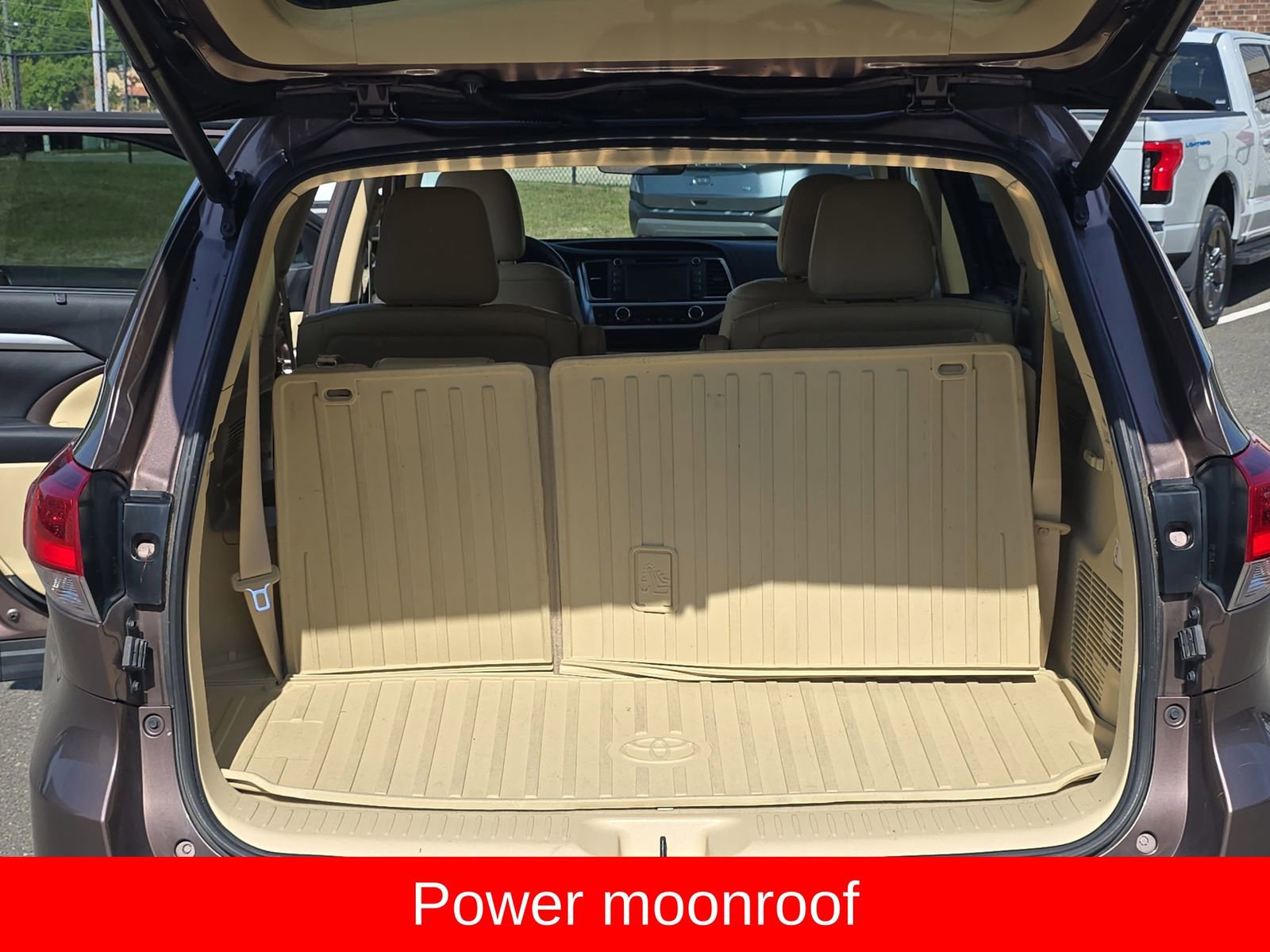 Used 2017 Toyota Highlander XLE image 18