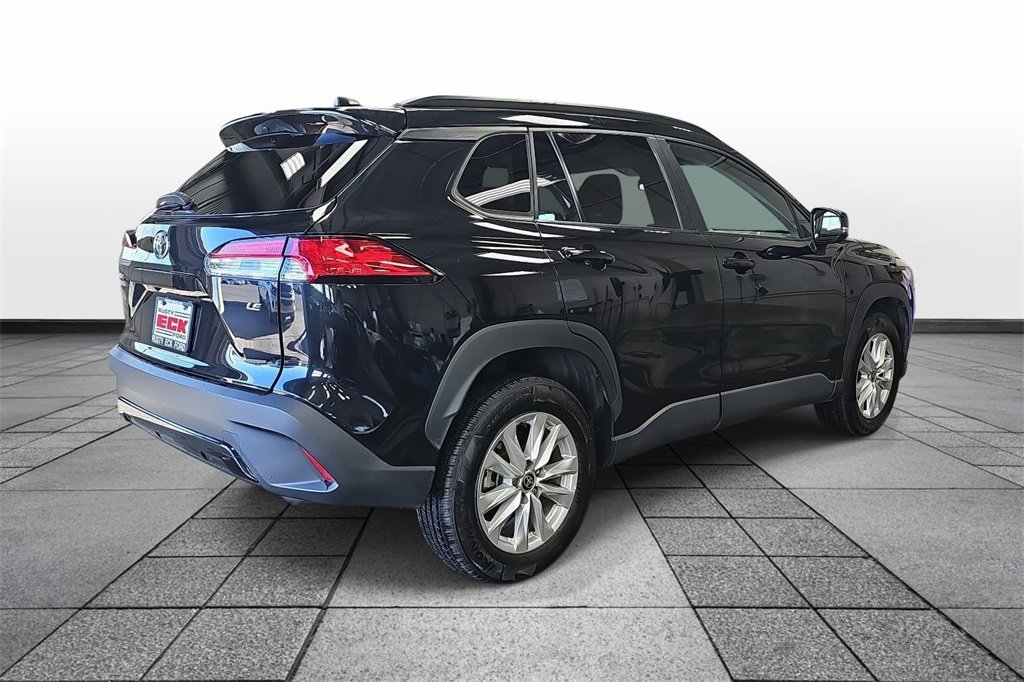 Used 2024 Toyota Corolla Cross LE image 5