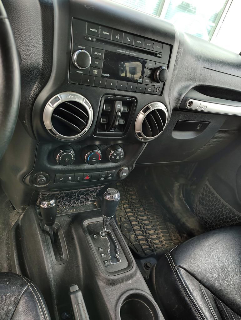 Used 2013 Jeep Wrangler Unlimited Sport image 13