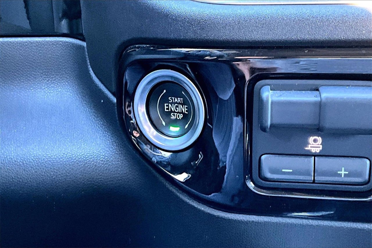 Used 2022 Chevrolet Silverado 1500 RST w/ Redline Edition image 28