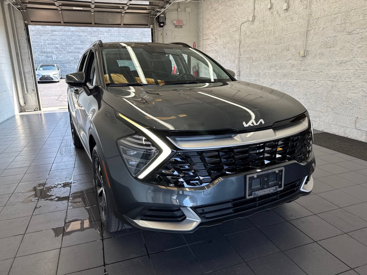 Used 2024 Kia Sportage EX w/ EX Premium Package AWD/4WD image 2