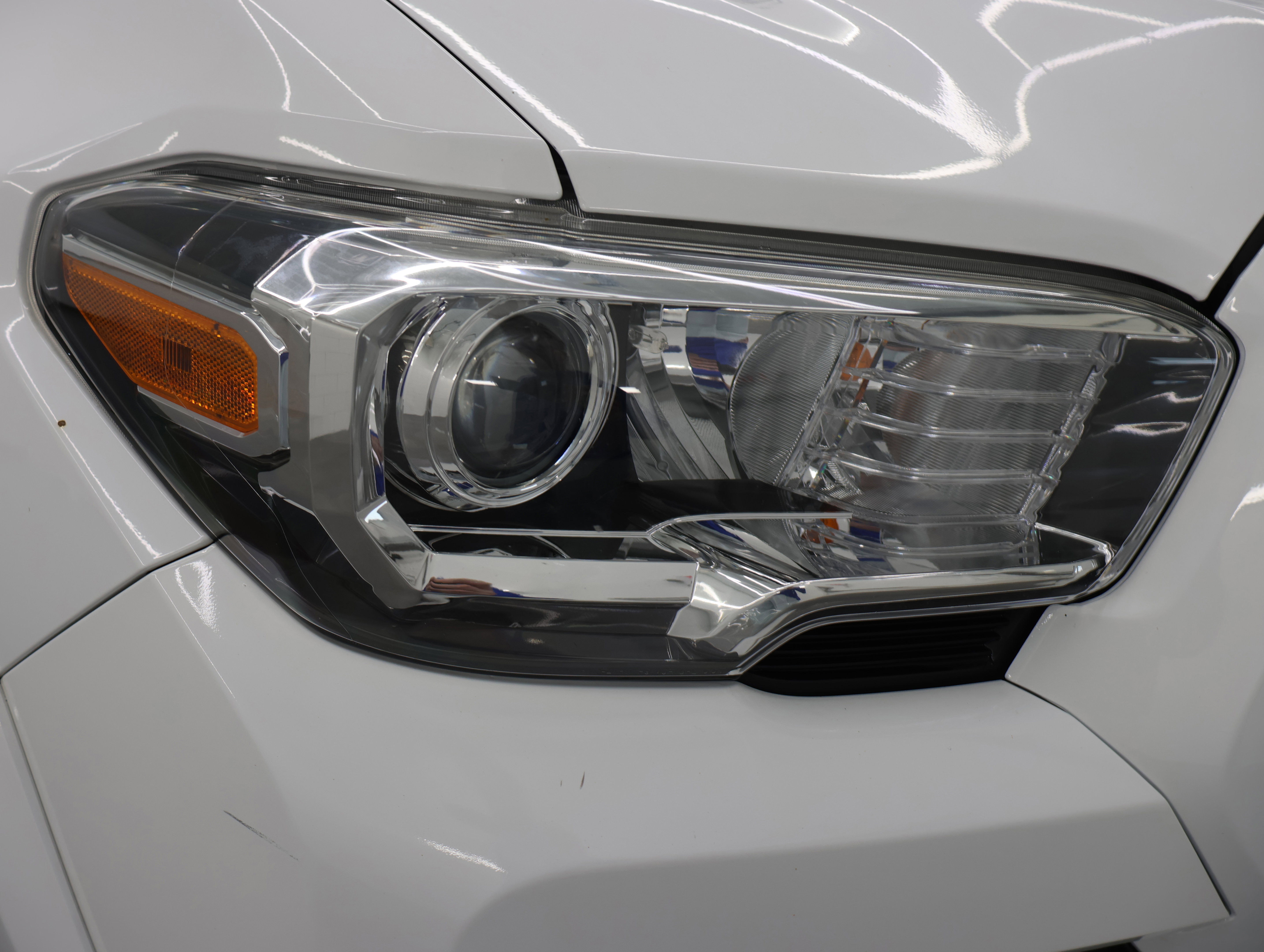 Used 2018 Toyota Tacoma SR5 AWD/4WD image 21
