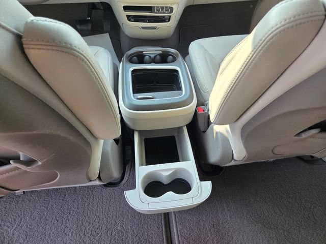 Used 2021 Chrysler Pacifica Touring-L w/ Uconnect Theater Family Group AWD/4WD image 21