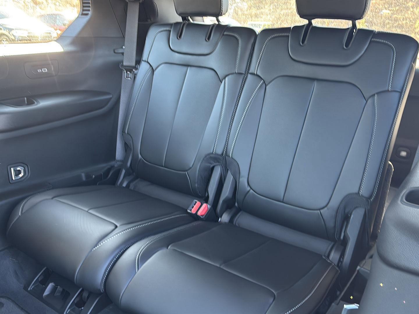 Used 2025 Jeep Grand Cherokee L Limited w/ Black Appearance Package image 7