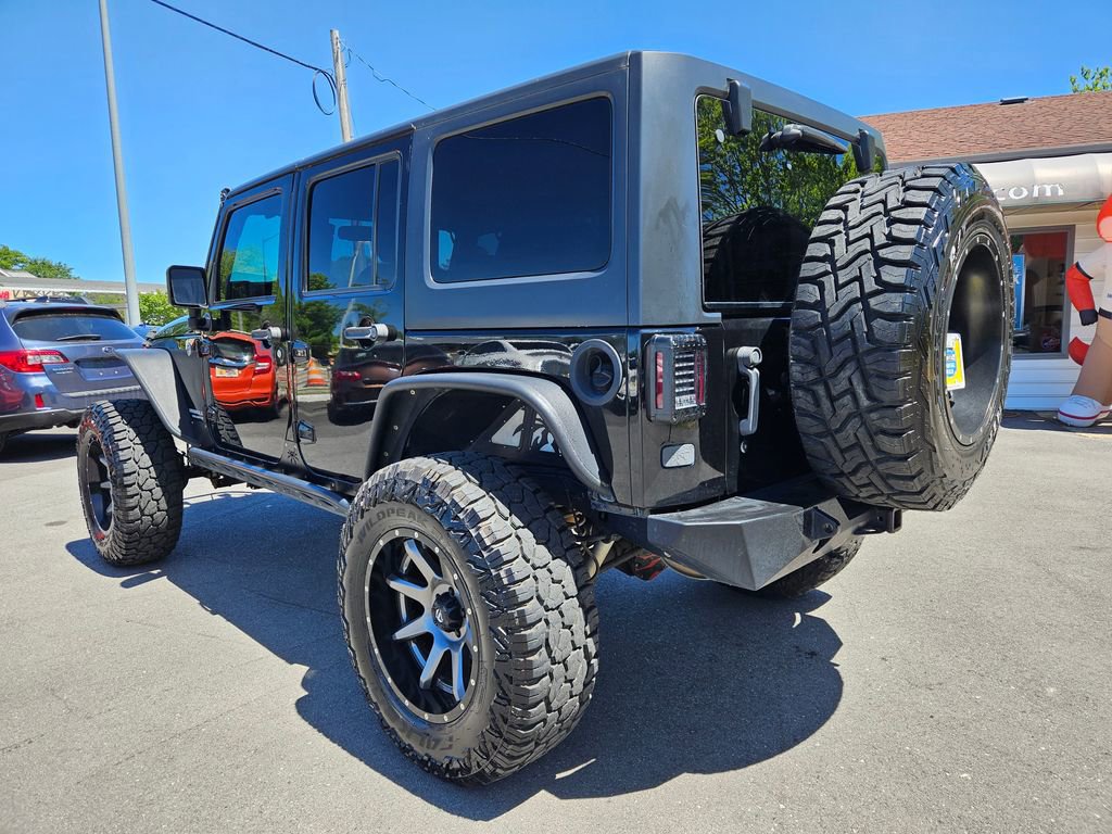 Used 2017 Jeep Wrangler Unlimited Rubicon w/ Connectivity Group AWD/4WD image 7