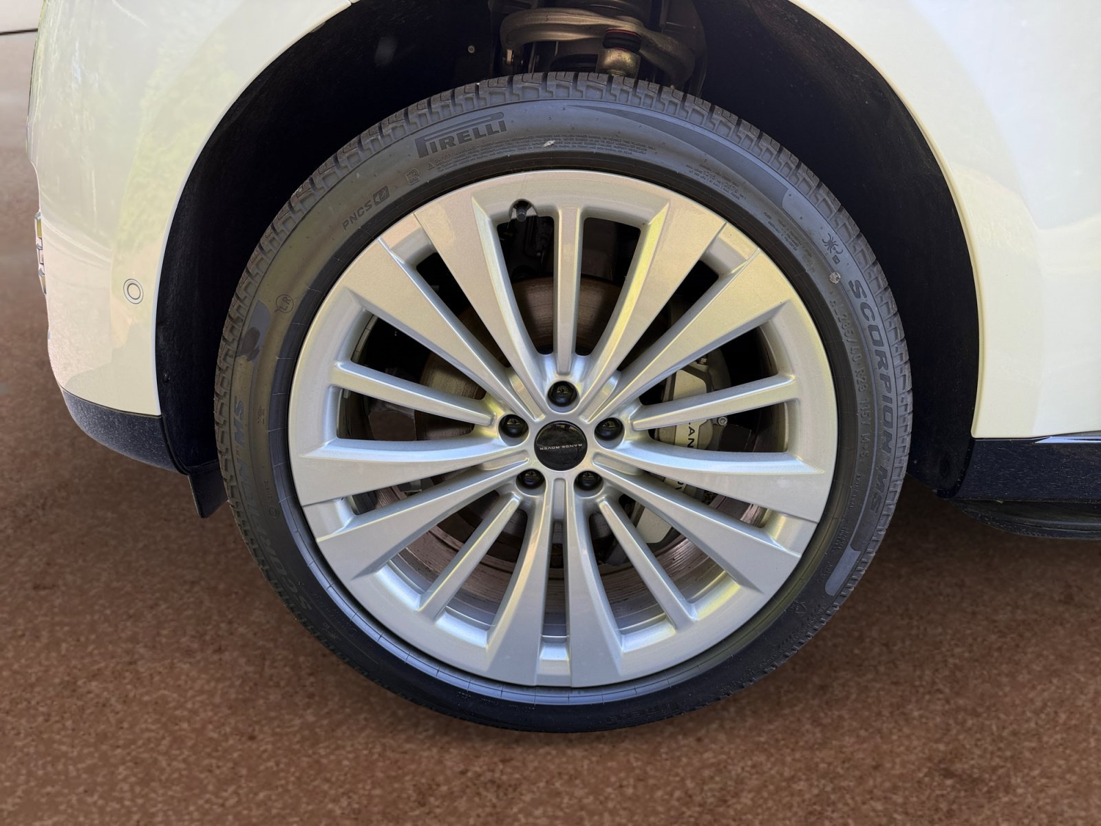 New 2026 Land Rover Range Rover Long Wheelbase SE AWD/4WD image 9