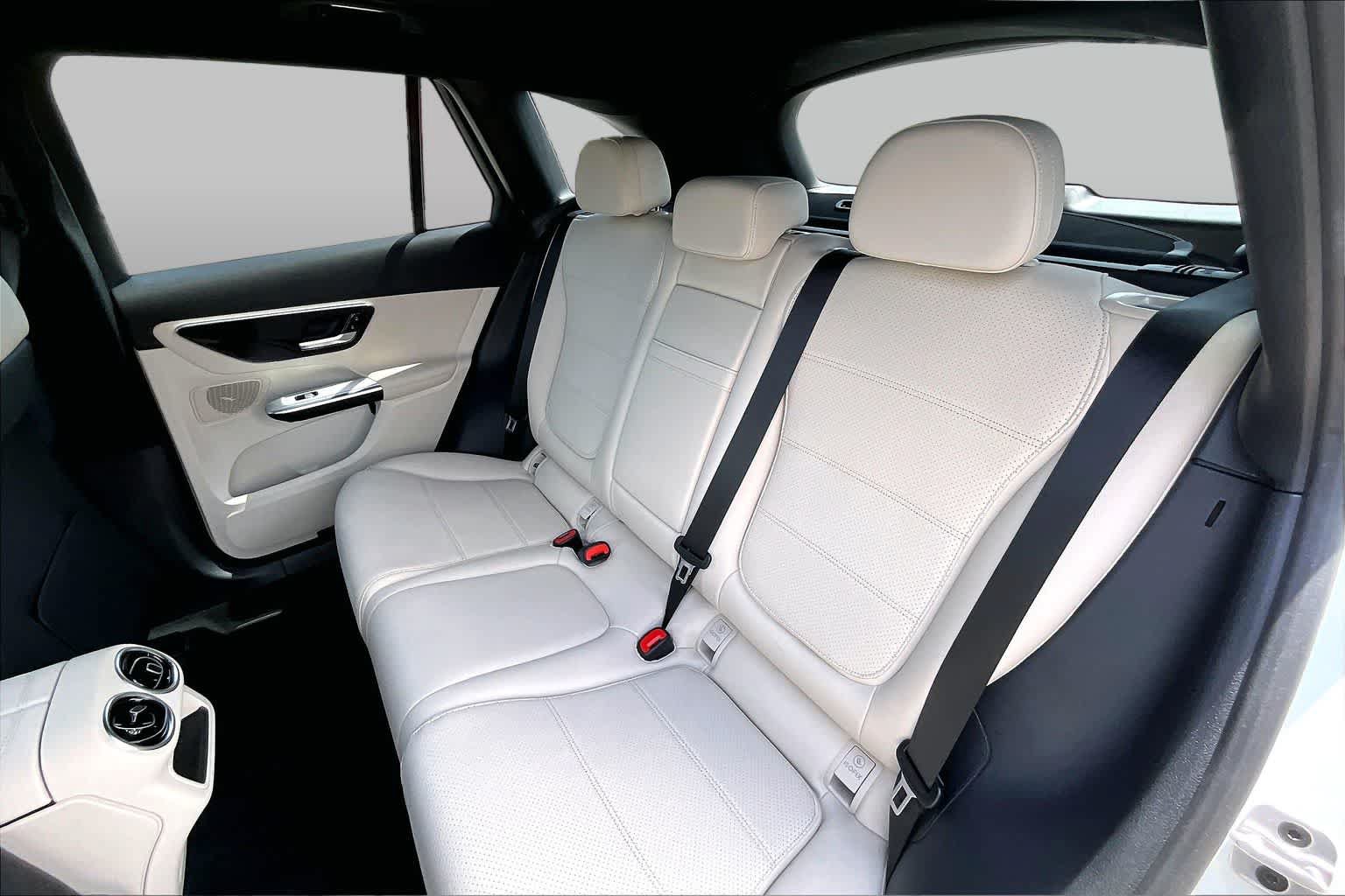 Used 2025 Mercedes-Benz GLC 300 4MATIC image 21