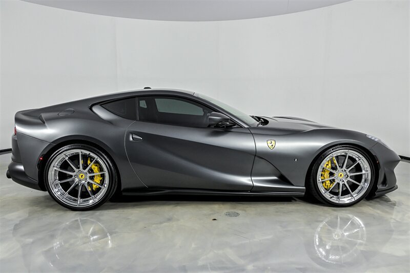 Used 2020 Ferrari 812 Superfast RWD image 10