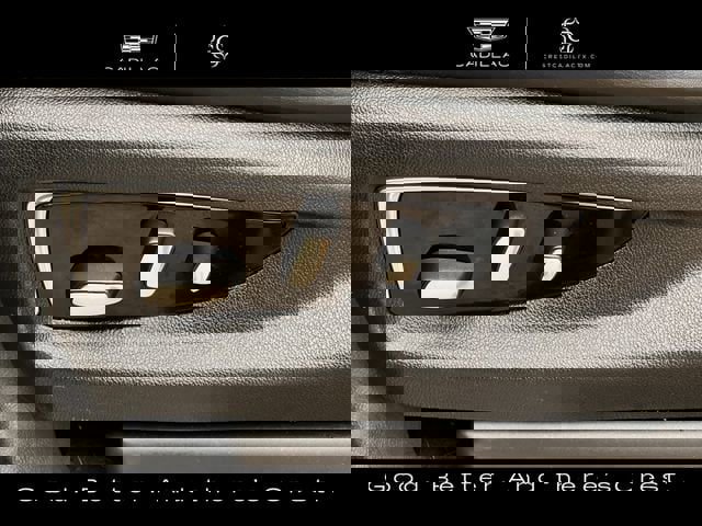 Used 2020 Cadillac Escalade Premium Luxury RWD image 22