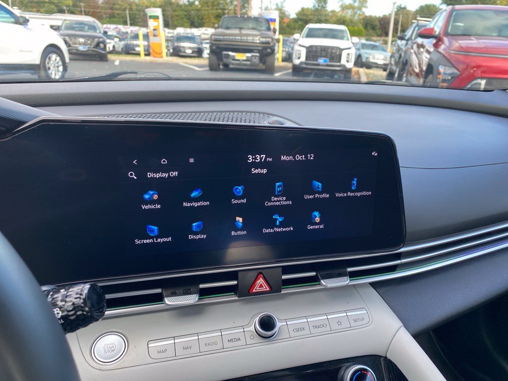 Certified 2024 Hyundai Elantra Limited FWD image 17