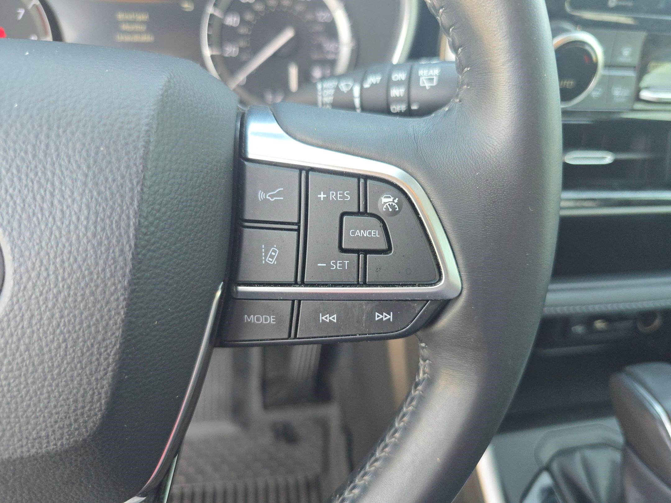 Used 2020 Toyota Highlander XLE image 22