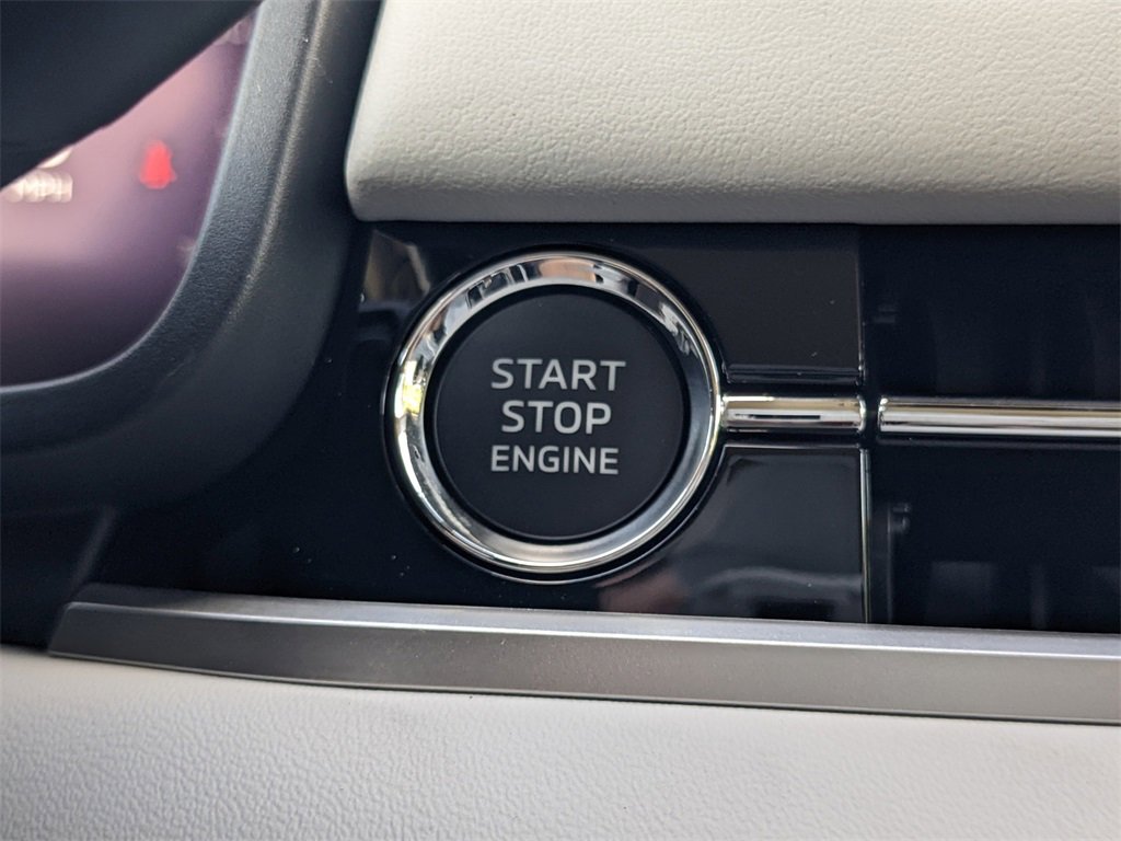 New 2025 Mitsubishi Outlander SEL image 30