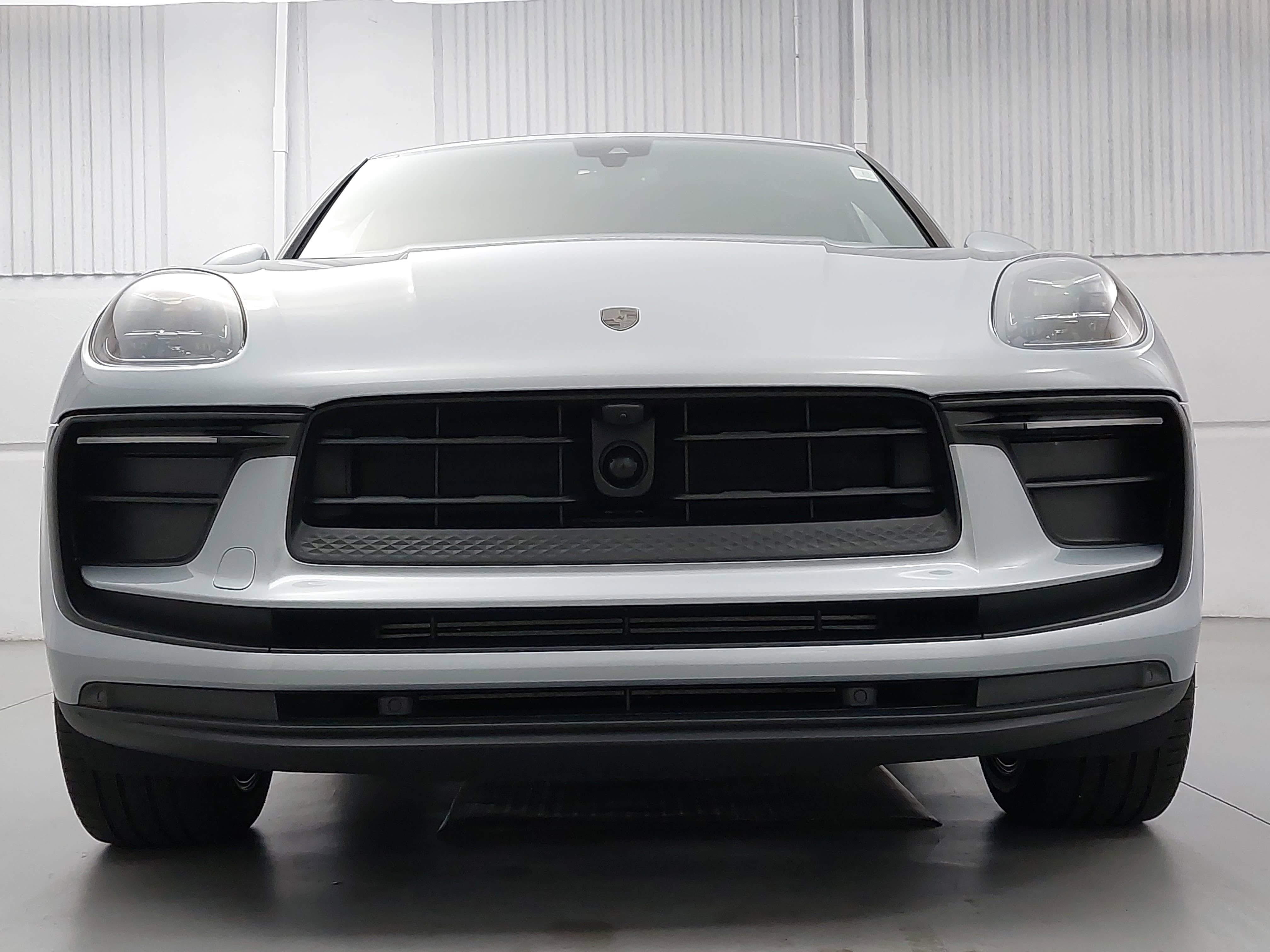 Certified 2023 Porsche Macan Turbo image 10