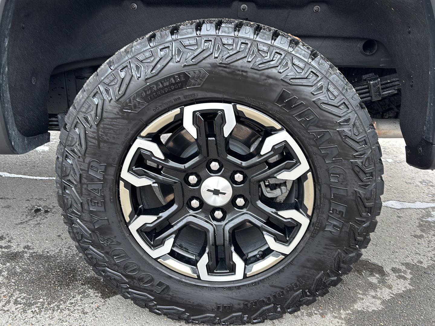 Used 2024 Chevrolet Silverado 1500 ZR2 w/ Technology Package image 11